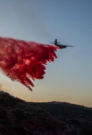 Brush fire near Los Angeles forces thousands to evacuate