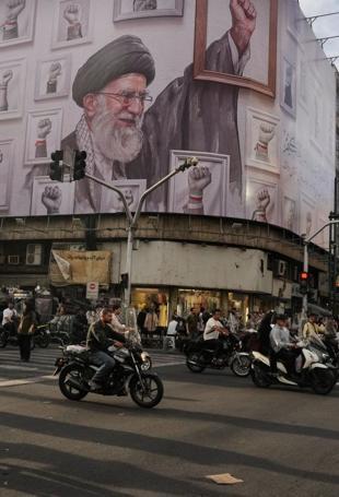 Iran weighs US offer as Trump says peace talks on borderline
