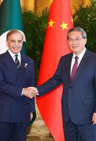 Pakistan PM arrives for China visit overshadowed by Iran war