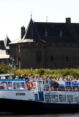 More climate records under threat as spring heatwave bakes western Europe