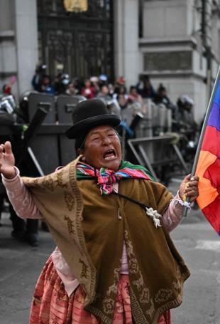 Bolivia at breaking point, president warns protesters