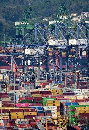 Panama eyes new China maritime deal despite Trump pressure