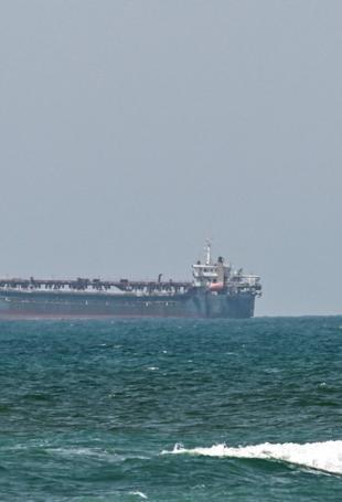 Some vessels run ‘dark voyages’ through Hormuz: Report