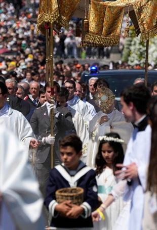 Over 1.2 million people attend Popes mass in Madrid