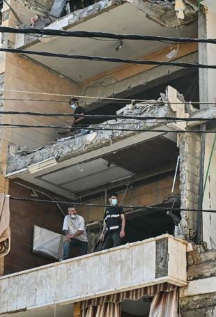 Israel strikes Iran, defying Trumps call for restraint