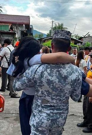 7.8 magnitude earthquake strikes southern Philippines