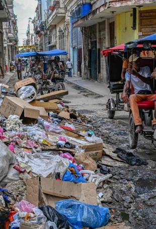 Cubas historic homes teeter on brink as economy collapses