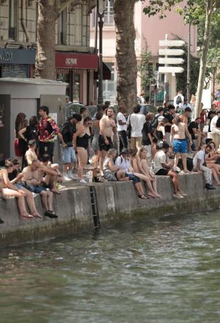 France heatwaves first outage leaves 68,000 homes without power
