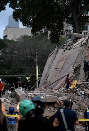 Venezuela declares state of emergency after powerful twin quakes