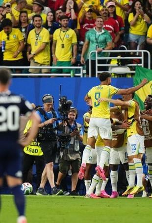 Brazil advances, history for S Africa, Canada, Bosnia