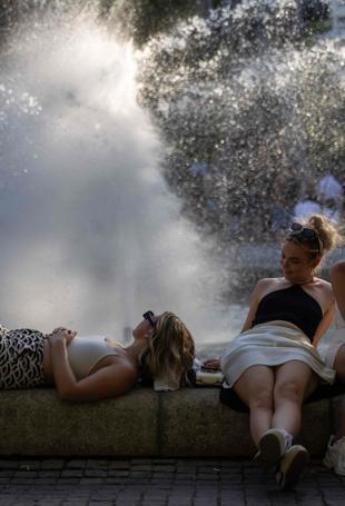 Records tumble as European heatwave moves east