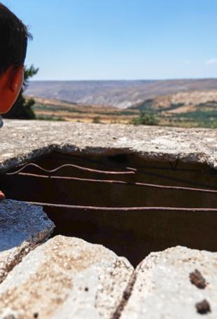 Israeli troops face resistance from residents in Syrian town