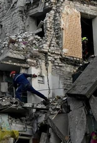 Deadly Russian barrage pounds Ukraine capital