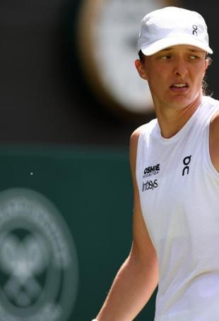 Swiatek dumped out of Wimbledon by Eala