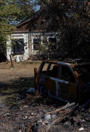 Fresh Russian strikes on Ukraine kill 7 ahead of NATO talks