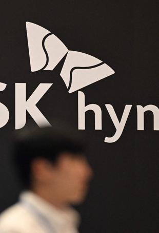 Chip titan SK hynix raises $26.5 bln in blockbuster US listing