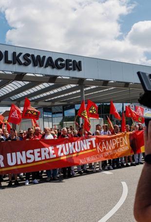 Union warns of conflict as Volkswagen eyes mass job cuts