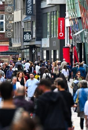 EU population to peak in 2029 before long-term decline