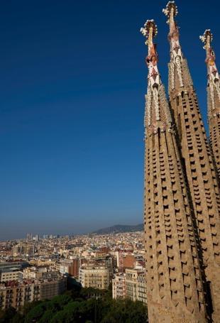 Spain tourism revenue rises as visitors spend more