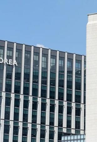 South Korea central bank hikes rates amid chip boom