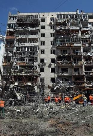 Russian strikes on Ukraine capital kill 2 people