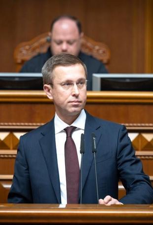 Ukraine’s new PM takes office with a hard winter looming