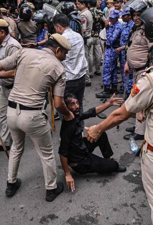 Indian police fire tear gas on exam protesters