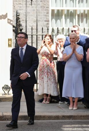 Burnham becomes new UK PM after meeting king