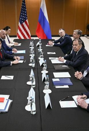 US, Russia diplomats discuss Ukraine war in Manila