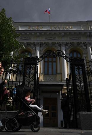 Russian central bank cuts key interest rate despite rising inflation
