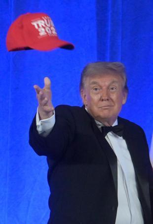 Trump bashes fake news, stokes 2028 furor in press gala rerun