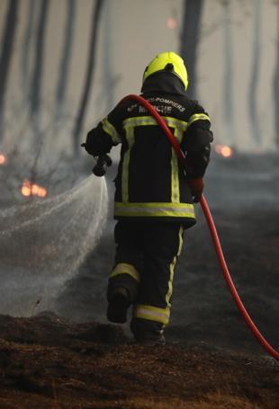 More than 325,000 flee wildfires in France and Spain