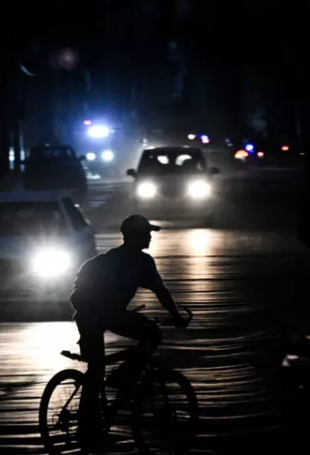 Five of Cubas 15 provinces without power as grid fails again