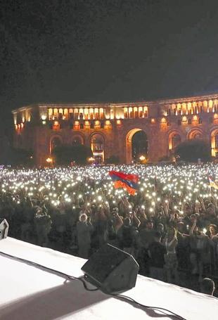 Armenia government resigns after parliaments transition