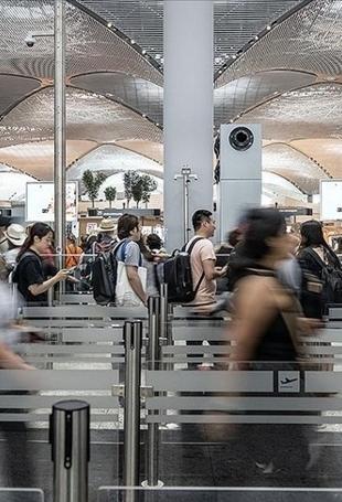 Turkish travelers spend $362 million on souvenirs during trips abroad