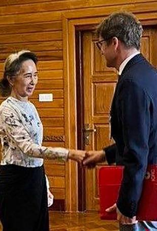 Detained Suu Kyi meets Red Cross official