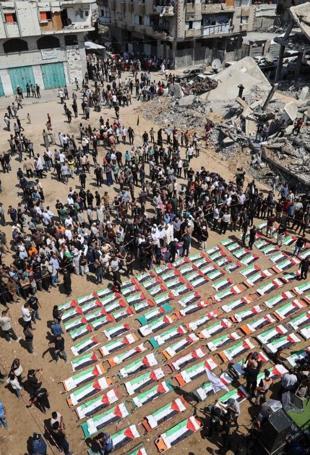 Gazans hold mass funeral for those killed during war