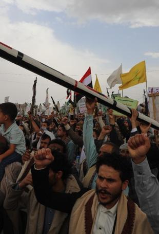Houthi attacks kill at least 58 Yemeni government troops