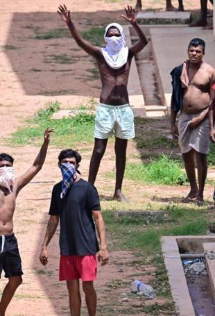 Sri Lanka deploys troops to contain growing prison unrest