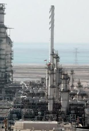Houthis say struck refinery on Saudi coast