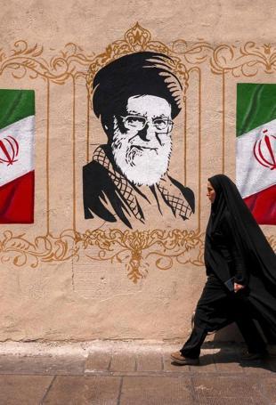 Iran Guards rule out Hormuz reopening without US meeting Tehrans demands