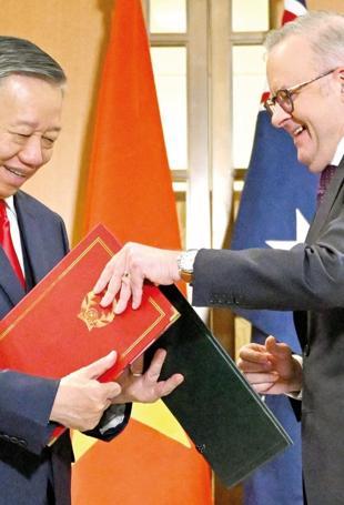 Australia and Vietnam boost military ties in nod to China