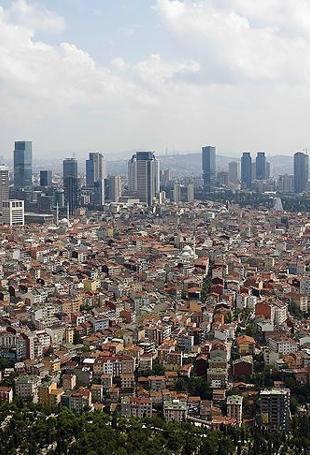 Experts warn against real estate scams on social media