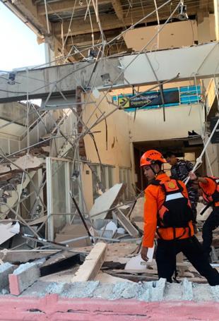 Powerful quake off Indonesia kills dozens, sparks mass evacuations
