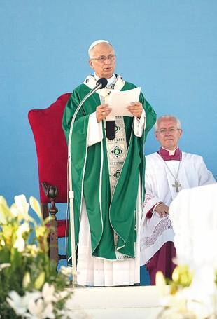Pope Leo calls for dialogue over conflict