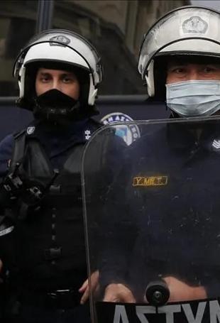 Migrants clash with police in Greece