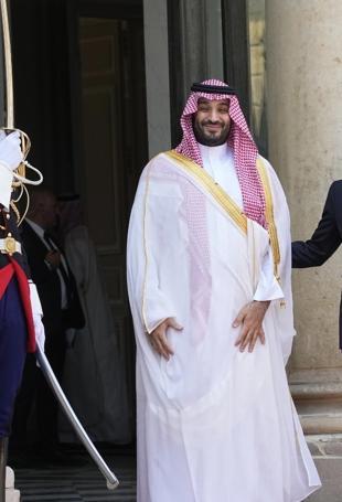 Macron hosts Saudi Arabian leader to enhance Gulf ties