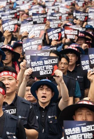 Hyundai reaches tentative deal with workers after strikes