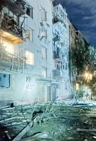 Mass Russian barrage kills 12 in Kiev