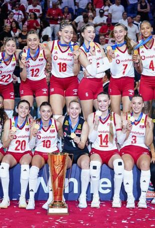 Turkish women retain European volleyball title